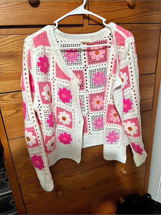 BiBi Sweaters - Floral Crochet Cardigan in White & Pink Like New